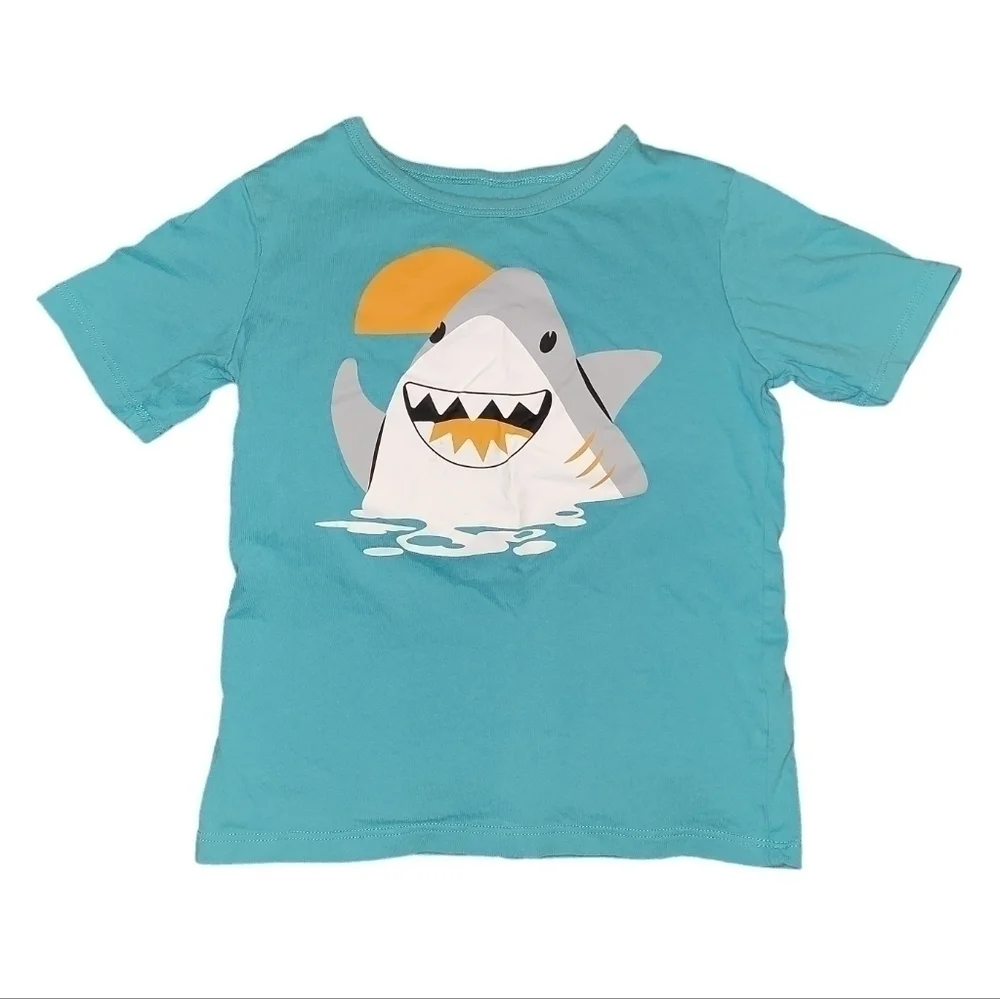 The children’s place size 5T short sleeve shark graphic tee shirt